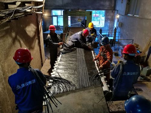 機電安裝公司酒鋼項目部提前完成膠帶更換任務(wù)