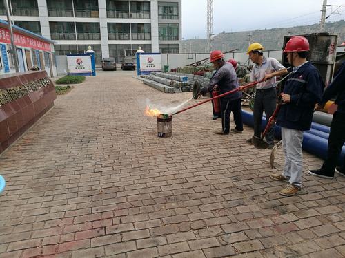 澄合分公司安裝三隊(duì)消防演練很“火熱”