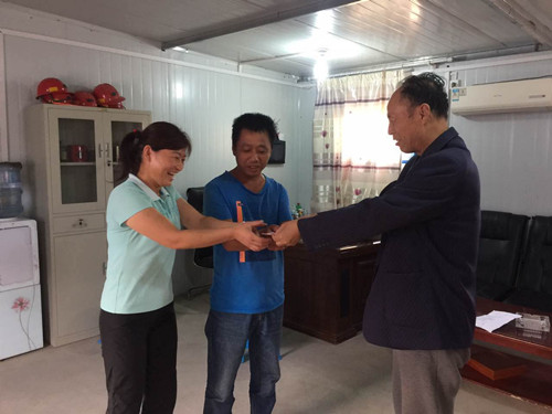 “金秋助學(xué)”，礦建二公司在行動(dòng)