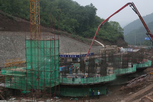 銅川分公司第二項(xiàng)目部冶坪煤礦混煤倉工程滑模工序順利開工