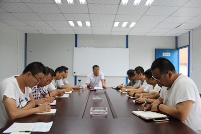 漢中分公司認真?zhèn)鬟_建設集團干部大會精神