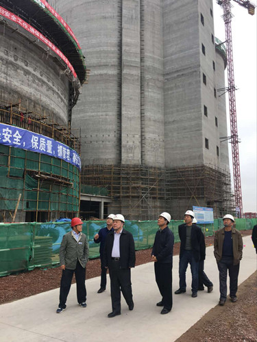 陜煤集團(tuán)總經(jīng)理助理、建設(shè)集團(tuán)聯(lián)合黨委書記、董事長寧興剛一行中秋節(jié)深入天工公司土建第二項目部走訪慰問