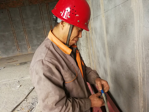 一個(gè)踏踏實(shí)實(shí)的“犁地?！?></div>
                                <div   id=