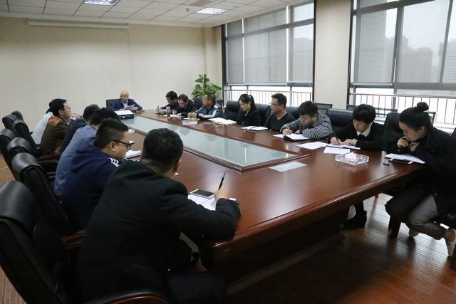 咸陽分公司組織傳達(dá)建設(shè)集團(tuán)干部大會(huì)精神