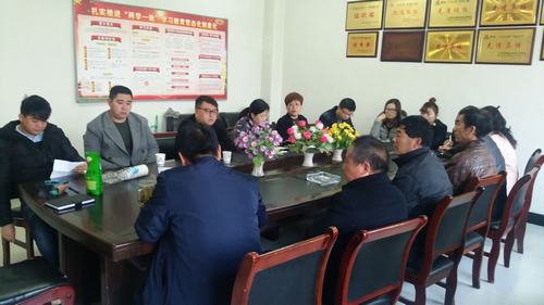 銅煤公司第十二項目部黨支部開展“貫徹黨的十九大精神，如何做一名合格黨員”專題學習研討會