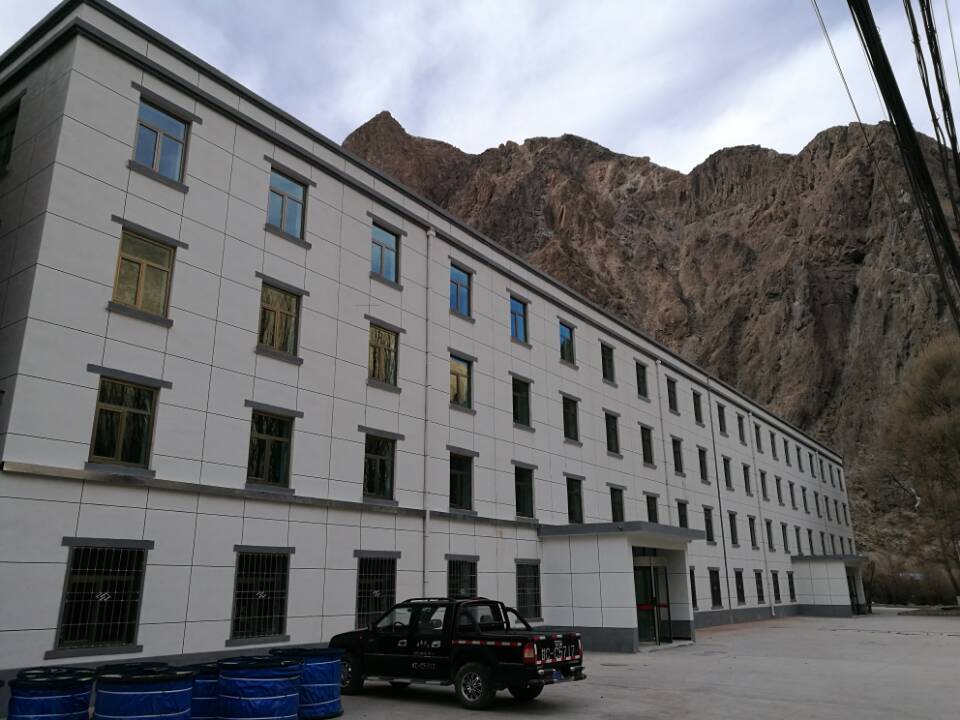 機(jī)電安裝公司酒鋼項目部宿舍樓維修工程順利通過驗收