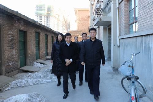 建設集團聯(lián)合黨委副書記、紀委書記、工會主席侯本英一行慰問澄合分公司困難職工