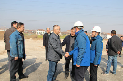 陜鋼集團(tuán)總經(jīng)理?xiàng)钍蓝Y視察漢中分公司承建的陜鋼集團(tuán)廢鋼鐵回收加工配送示范基地項(xiàng)目