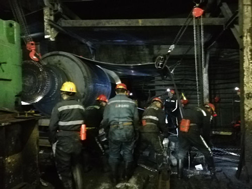 機(jī)電安裝公司神府項(xiàng)目部僅3天完成驅(qū)動滾筒更換