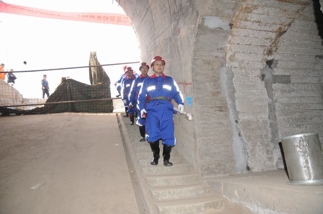 掘進(jìn)公司檸條塔北翼2號風(fēng)井工程順利通過竣工驗(yàn)收