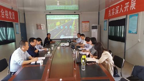 省審計(jì)廳副廳長(zhǎng)王健一行深入G242大荔過(guò)境段公路現(xiàn)場(chǎng)開(kāi)展審計(jì)調(diào)研