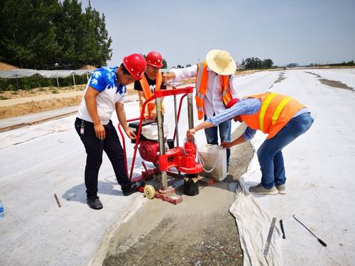 G242大荔縣城過境段公路建設(shè)工程水穩(wěn)底基層順利通過交工驗(yàn)收
