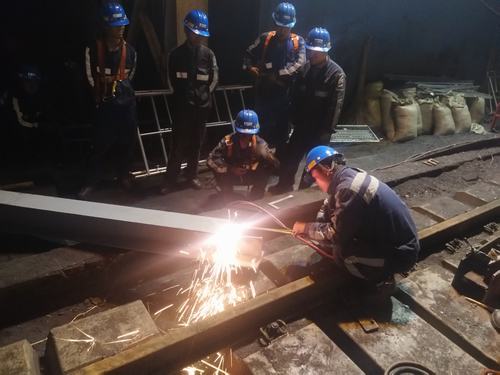 櫛風(fēng)沐雨謀實(shí)績 玉汝于成譜新篇