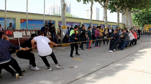 陜煤建設(shè)銅煤公司開展職工拔河比賽喜迎國(guó)慶佳節(jié)