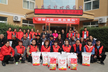 陜煤建設(shè)機(jī)電安裝公司：“情暖夕陽·愛在重陽”活動走進(jìn)敬老院