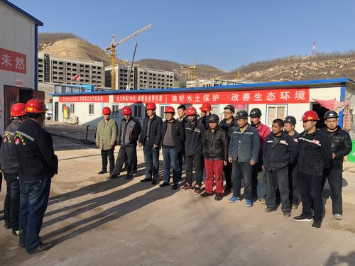 陜煤建設(shè)礦建二公司車村工地開展火災(zāi)應(yīng)急演練為安全生產(chǎn)保駕護航