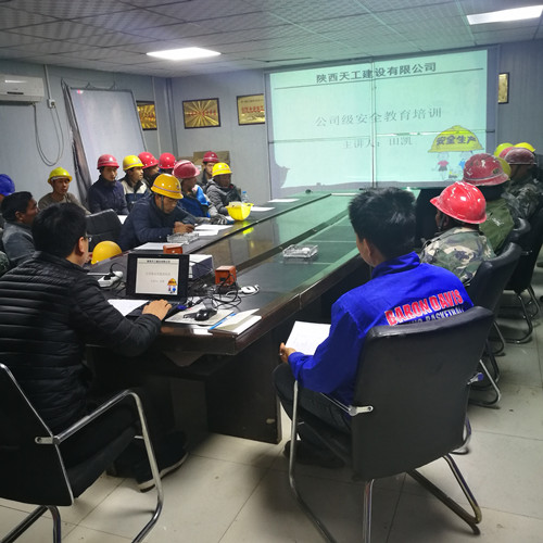 陜煤建設(shè)天工公司送安全生產(chǎn)知識(shí)到一線