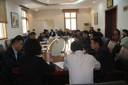 陜煤建設(shè)銅煤公司組織傳達(dá)“講政治、敢擔(dān)當(dāng)、轉(zhuǎn)作風(fēng)”專題教育暨集中開展違規(guī)收送禮金問題專項(xiàng)整治工作部署會(huì)議精神