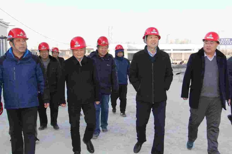 陜煤建設(shè)副總工程師宋培章來(lái)川耀項(xiàng)目 服務(wù)區(qū)檢查指導(dǎo)工作  