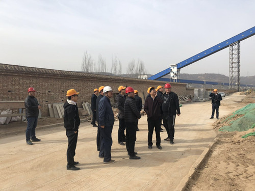 彬長集團黨委副書記高會岐一行深入陜煤建設天工公司土建七部鐵運公司項目檢查指導工作