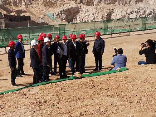 銅川市委書(shū)記楊長(zhǎng)亞一行蒞臨陜煤建設(shè)銅煤公司承建的年產(chǎn)20萬(wàn)噸固體廢物收集、貯運(yùn)及預(yù)處理項(xiàng)目檢查指導(dǎo)工作