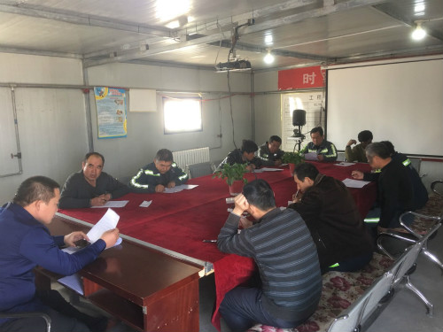 陜煤建設(shè)機(jī)電安裝公司開(kāi)展“違章漫畫”培訓(xùn)給職工“減壓”