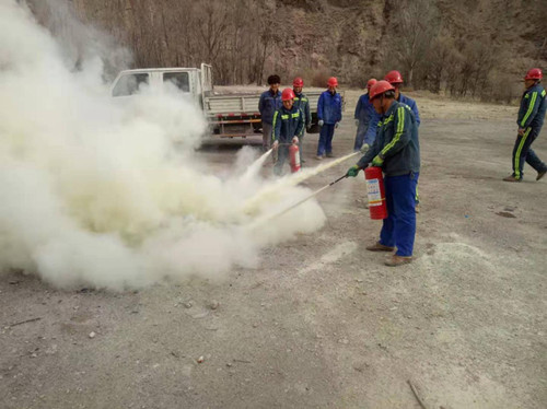 陜煤建設(shè)機(jī)電安裝公司酒鋼項(xiàng)目部開(kāi)展消防應(yīng)急演練