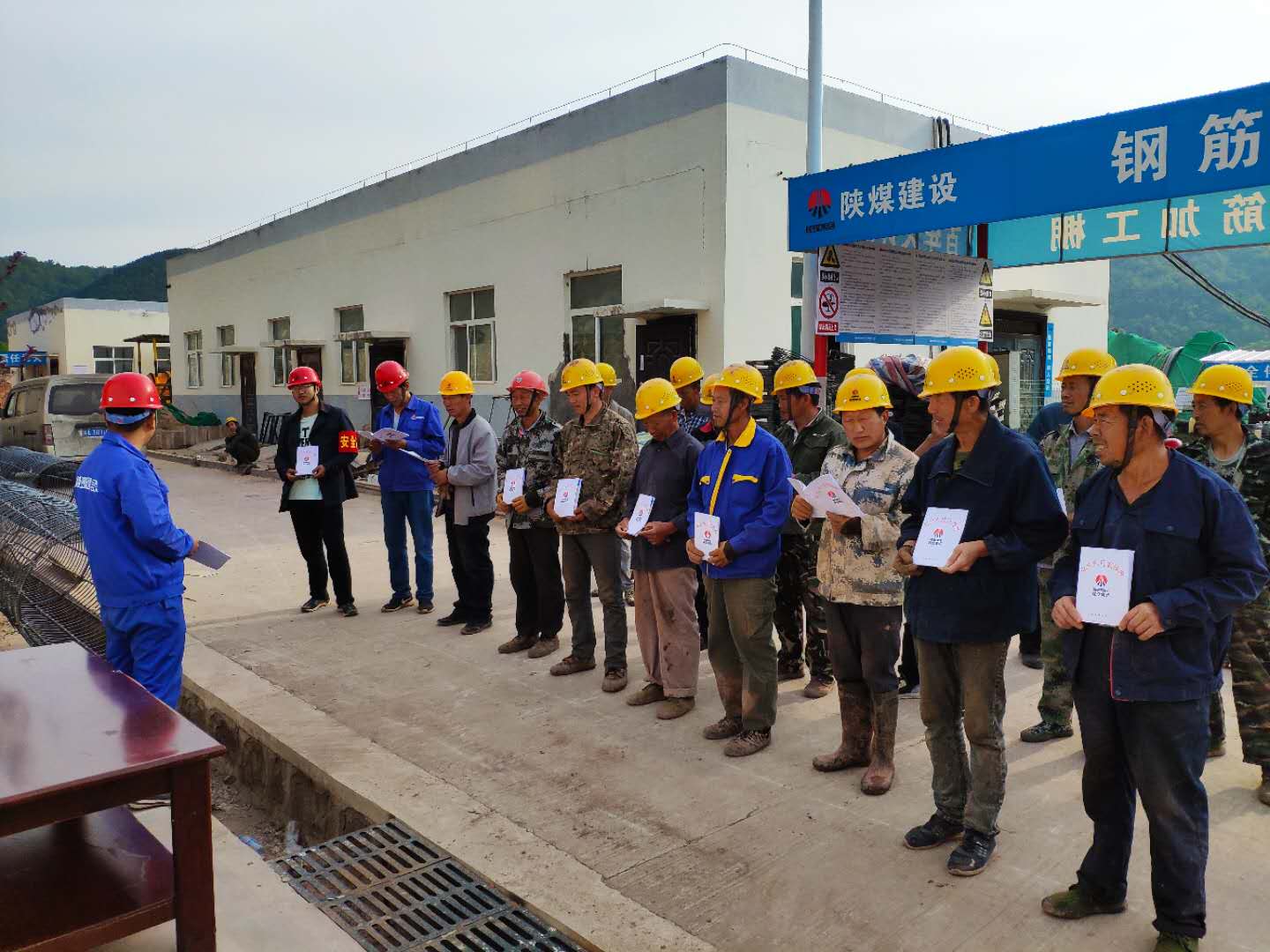 寶雞分公司黃陵項目部開展安全咨詢?nèi)栈顒?></div>
                                <div   id=