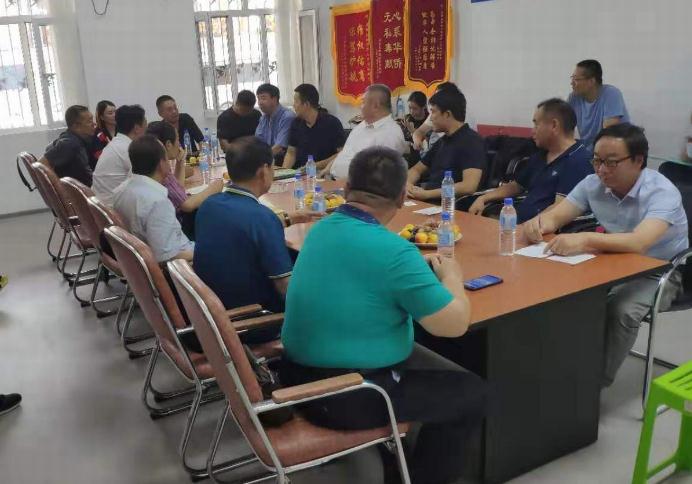 秦商總會中亞四國經(jīng)貿(mào)考察團來塔考察