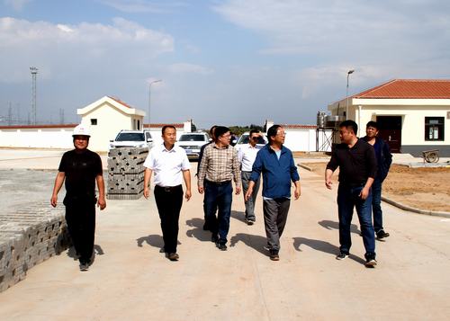 陜西靖神鐵路有限責任公司總經(jīng)理楊志光一行深入陜煤建設(shè)銅煤公司承建的靖神鐵路項目調(diào)研指導(dǎo)工作