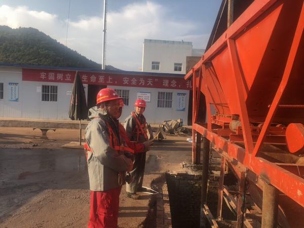 陜煤建設(shè)礦建二公司“保平安迎大慶”，大力開(kāi)展節(jié)前安全大檢查