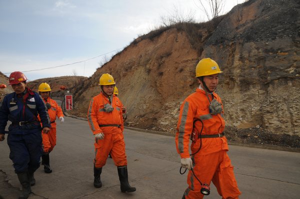 陜煤建設(shè)掘進(jìn)公司：加強(qiáng)一通三防管理確?！鞍偃瞻踩?></div>
                                <div   id=