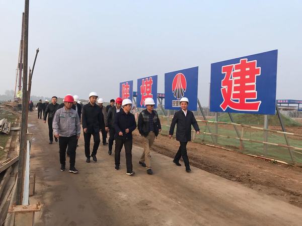 渭南市常務副市長楊武民、開沃新能源汽車集團副董事長丁星勝一行現(xiàn)場推進渭南南京金龍項目建設