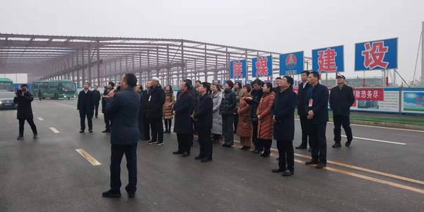 省人大代表觀摩團(tuán)一行到渭南南京金龍電動(dòng)車項(xiàng)目現(xiàn)場查看工程進(jìn)度