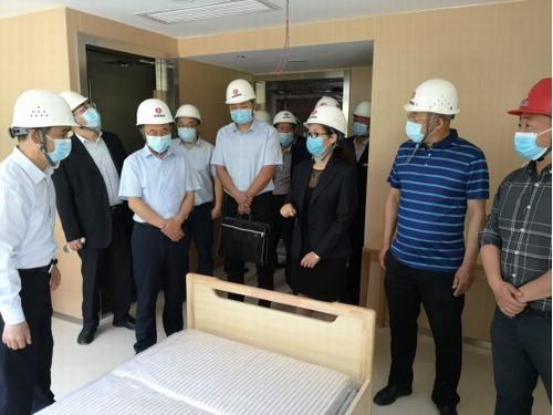 陜煤實業(yè)集團董事長胡守平、總經(jīng)理劉文蒞臨西煤機養(yǎng)老院項目部檢查指導(dǎo)工作