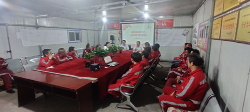 陜煤建設(shè)機(jī)電安裝公司深入一線講廉政黨課