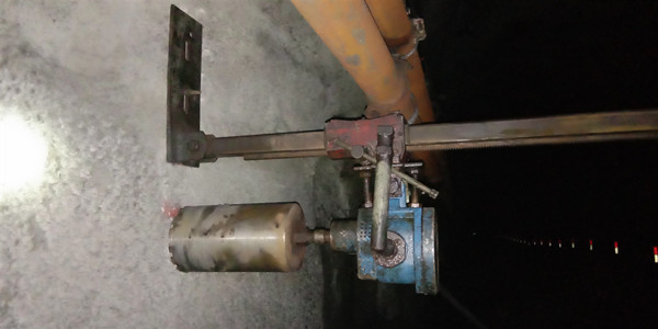 陜煤建設(shè)澄合分公司安裝三隊井下打孔作業(yè)有了“新利器”