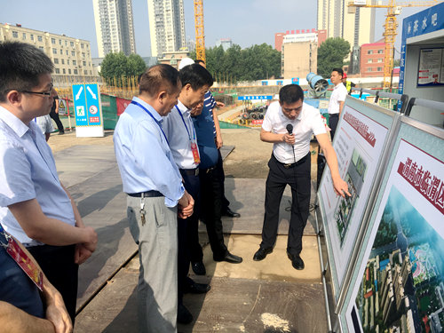 渭南市臨渭區(qū)人大主任王進(jìn)文一行深入大秦置業(yè)公司梅園新村項(xiàng)目檢查指導(dǎo)工作