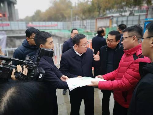 咸陽(yáng)市副市長(zhǎng)王靖深入住建局南廣場(chǎng)地下停車(chē)場(chǎng)調(diào)研、視察工作