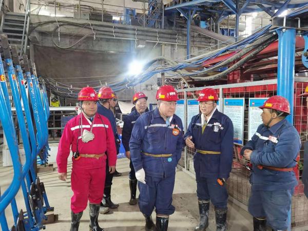 延能集團(tuán)黨委副書記、總經(jīng)理李斌一行赴陜煤建設(shè)礦建二公司車村項目部調(diào)研