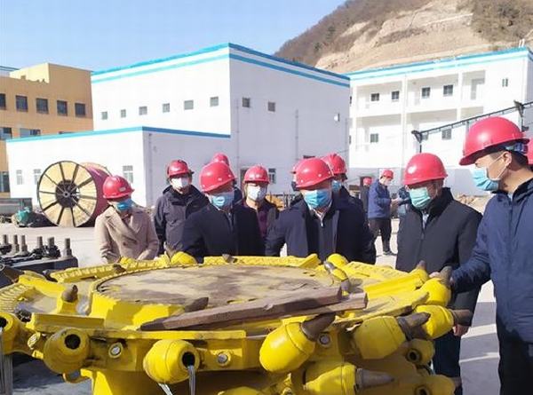 省多部門深入陜煤建設(shè)礦建二公司冶坪項(xiàng)目部開展安全生產(chǎn)執(zhí)法聯(lián)合大檢查