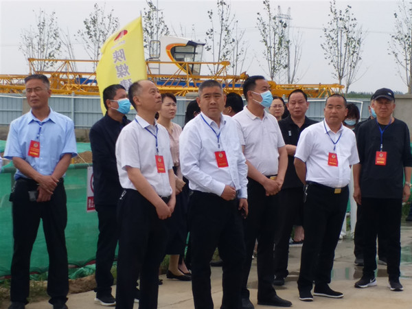 河南長葛市政協(xié)黨組書記、主席寇永志一行調(diào)研河南龐源塔式起重機制造項目建設情況