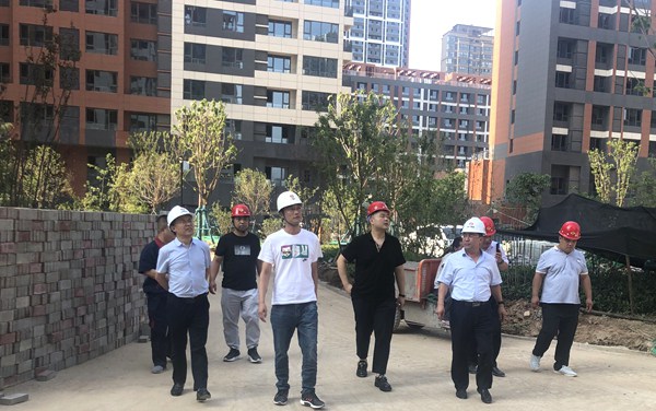 陜西煤業(yè)化工實業(yè)集團有限公司黨委副書記、總經(jīng)理劉文一行到藍山水岸項目進行調(diào)研