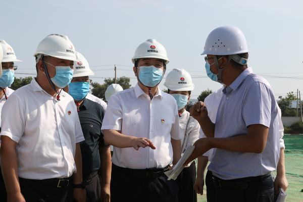韓城市市長亢振峰一行深入陜煤建設(shè)承建的黃河國際汽車博覽園項目檢查指導工作