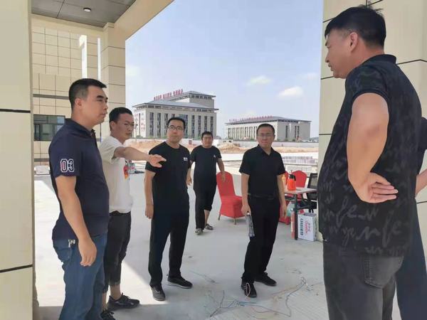 榆林市住建局等單位領(lǐng)導蒞臨陜煤建設(shè)榆林公司民兵訓練基地項目檢查指導工作