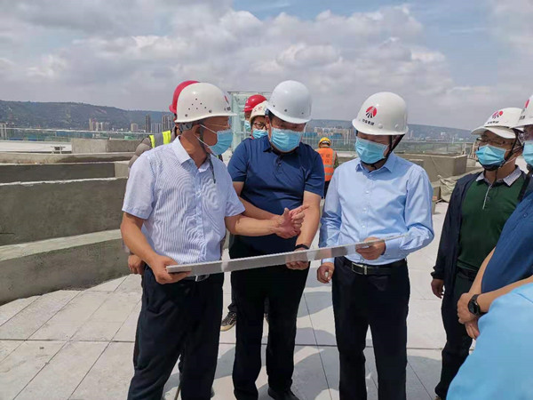 彬州市市長陳加寶蒞臨陜煤建設(shè)咸陽分公司銀西高鐵彬州站前廣場項目調(diào)研指導