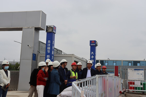 陜西省西咸新區(qū)灃西新城開發(fā)建設(shè)（集團(tuán)）有限公司黨委書記、董事長楊建柱一行蒞臨灃西新城第五學(xué)校項(xiàng)目調(diào)研指導(dǎo)工作