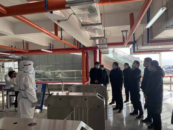 彬州市委書記王宏志、市長陳加寶一行蒞臨銀西高鐵彬州東站前廣場項(xiàng)目指導(dǎo)疫情防控工作