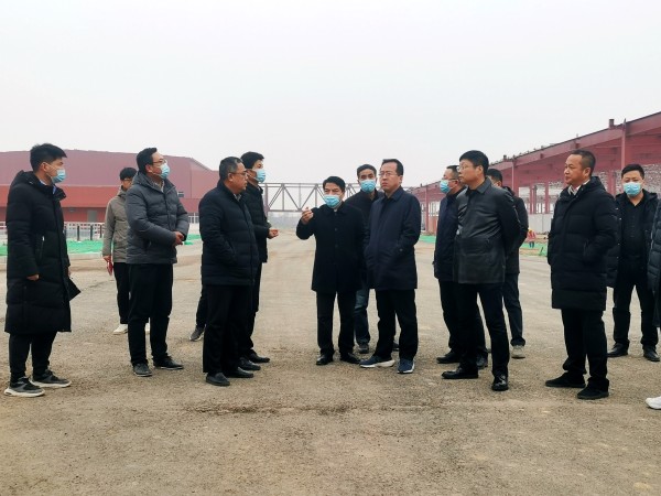 渭南高新區(qū)管委會書記薛清軍一行蒞臨陜煤建設(shè)渭南分公司承建的南京金龍年產(chǎn)五萬輛純電動商用車建設(shè)項(xiàng)目參加項(xiàng)目推進(jìn)會