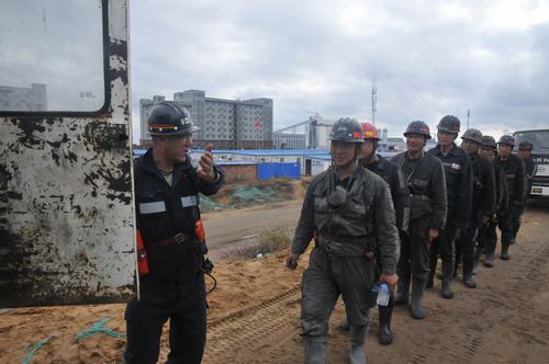 陜煤建設(shè)煤礦運(yùn)營(yíng)服務(wù)分公司：日進(jìn)尺破50米！掘進(jìn)鐵軍回歸